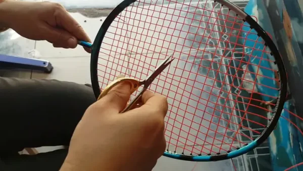 Cách Cắt Lưới Vợt Cầu Lông Đúng Kỹ Thuật, An Toàn Và Hiệu Quả