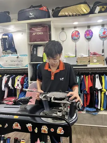Địa Điểm Căng Vợt Cầu Lông Uy Tín Tại Hà Nội: Giá, Kinh Nghiệm & Lưu Ý