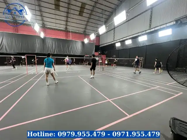 Chiều Cao Mái Che Sân Cầu Lông Tiêu Chuẩn: Quy Định BWF & Lời Khuyên Thi Công
