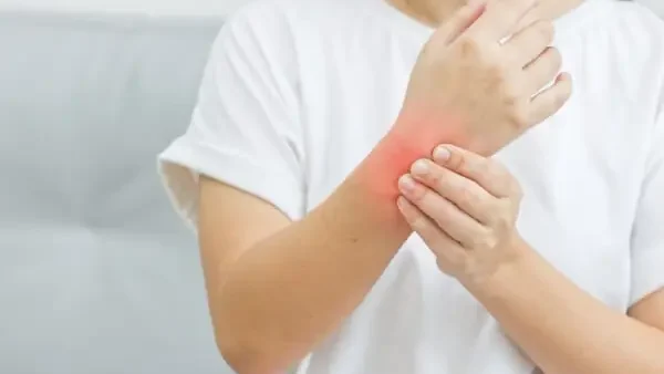 Đau Cổ Tay Khi Chơi Cầu Lông: Nguyên Nhân, Triệu Chứng Và Cách Xử Lý Hiệu Quả