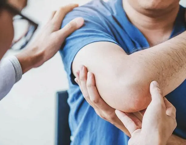 Đau Khuỷu Tay Khi Chơi Cầu Lông: Nguyên Nhân, Dấu Hiệu & Cách Khắc Phục Hiệu Quả