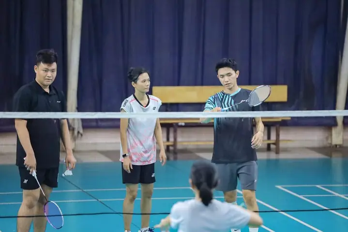 Khóa Học Cầu Lông Cho Người Lớn: Hướng Dẫn Toàn Diện Từ Cơ Bản Đến Nâng Cao