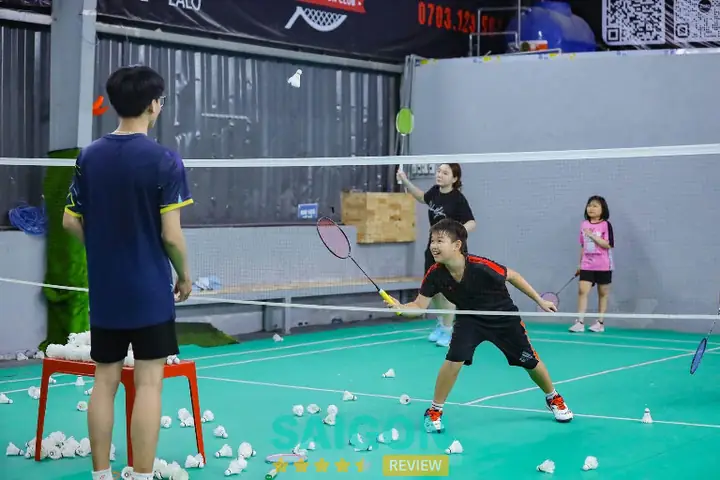 Lớp Dạy Cầu Lông TPHCM: Top Địa Điểm Uy Tín & Học Phí Chi Tiết Lớp Dạy Cầu Lông TPHCM: Top Địa Điểm Uy Tín & Học Phí Chi Tiết