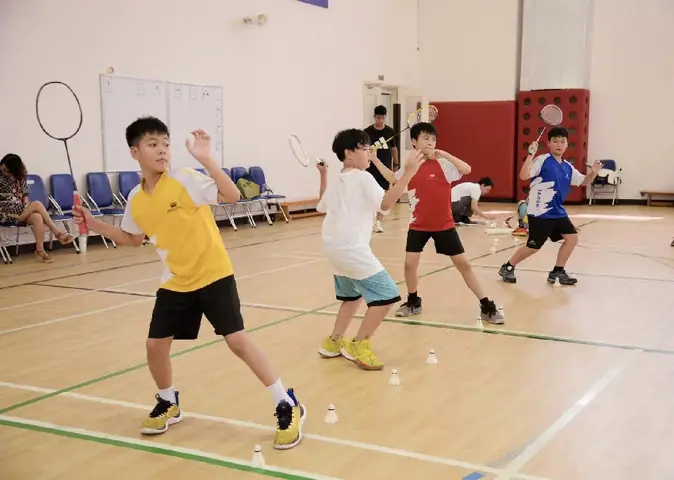 Lớp Dạy Đánh Cầu Lông Uy Tín Tại Hà Nội: Chọn Nơi Nào?
