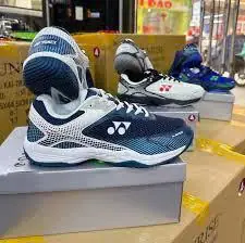 Mua Giày Cầu Lông Cũ Chính Hãng: Hướng Dẫn Chọn Lọc & Địa Điểm Uy Tín