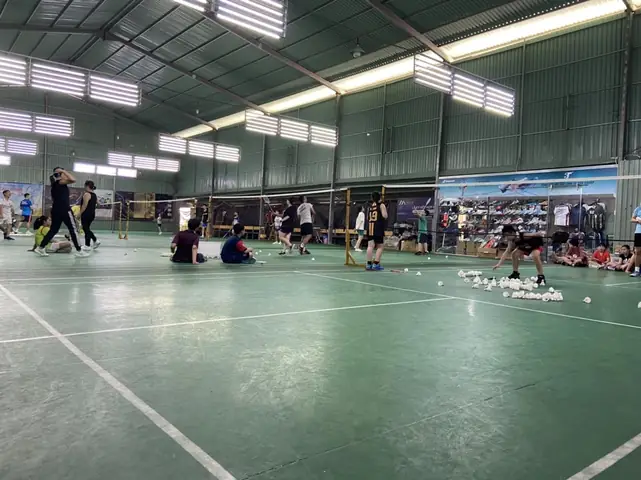 Review Sân Cầu Lông Cao Lỗ Quận 8: Giá Thuê, Tiện Ích & Đánh Giá Chi Tiết