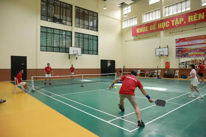 Sân Cầu Lông Đại Học Thủy Lợi: Thông Tin Chi Tiết, Giá Thuê & Cách Đặt Sân