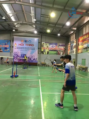 Top Sân Cầu Lông Quận Đống Đa: Địa Chỉ, Giá Thuê & Kinh Nghiệm Chọn Sân Tốt Nhất