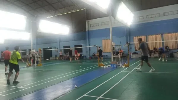 Sân Cầu Lông Đầu Máy Xe Lửa: Giá Thuê, Địa Chỉ & Tiện Ích Quận 3