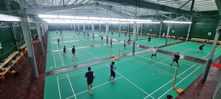 Top Sân Cầu Lông Quận 7: Danh Sách, Giá Thuê & Kinh Nghiệm Chọn Sân