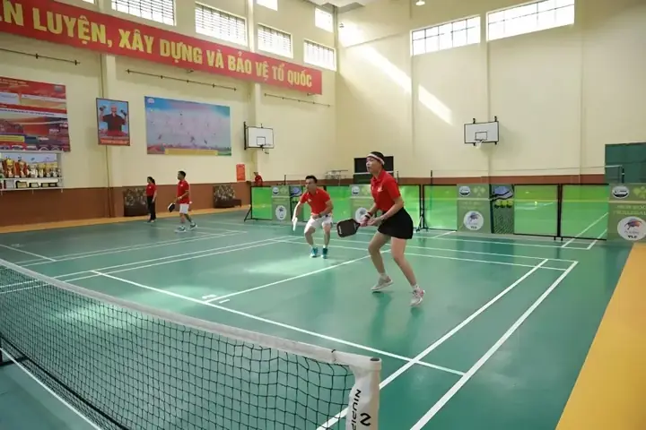 Top Sân Cầu Lông Quận Đống Đa: Danh Sách Địa Chỉ Uy Tín & Giá Thuê Mới Nhất