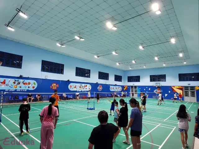 Sân Cầu Lông Trường Nguyễn Thị Minh Khai: Giá Thuê, Địa Điểm Và Đánh Giá Chi Tiết