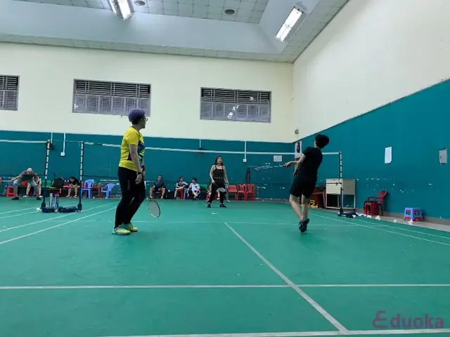 Sân Cầu Lông Trường THPT Nguyễn Thị Minh Khai: Địa Điểm, Giá Thuê & Đánh Giá Chi Tiết