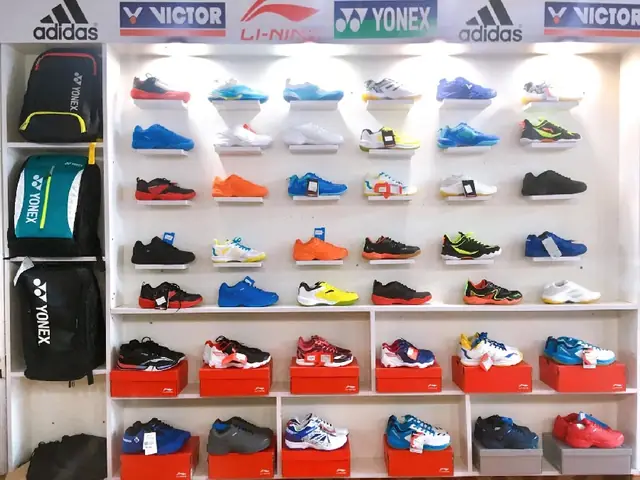Top 10 Shop Bán Giày Cầu Lông Uy Tín TPHCM: Giá Tốt, Chính Hãng
