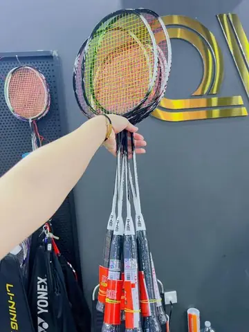 Top Vợt Cầu Lông Dưới 1 Triệu: Lựa Chọn Nào Tốt Nhất Cho Người Mới Bắt Đầu & Phong Trào?