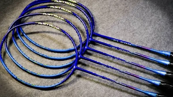 Vợt Cầu Lông Yonex Giá 300k: Có Nên Mua Cho Người Mới Chơi & Top Lựa Chọn Tốt Nhất